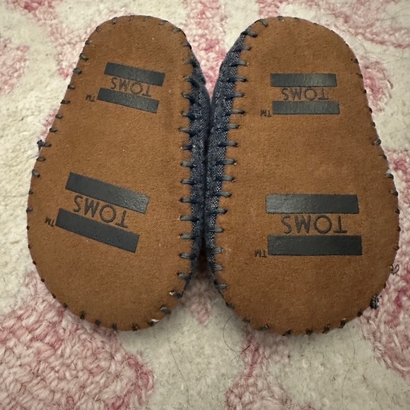 Size 2 baby denim Toms - Picture 4 of 6